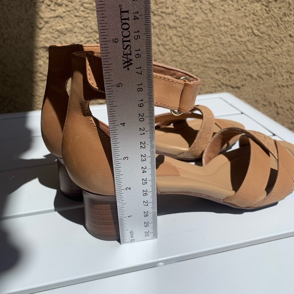 Clarks Collection tan block leather heels sandals size 7.5M - Picture 7 of 15